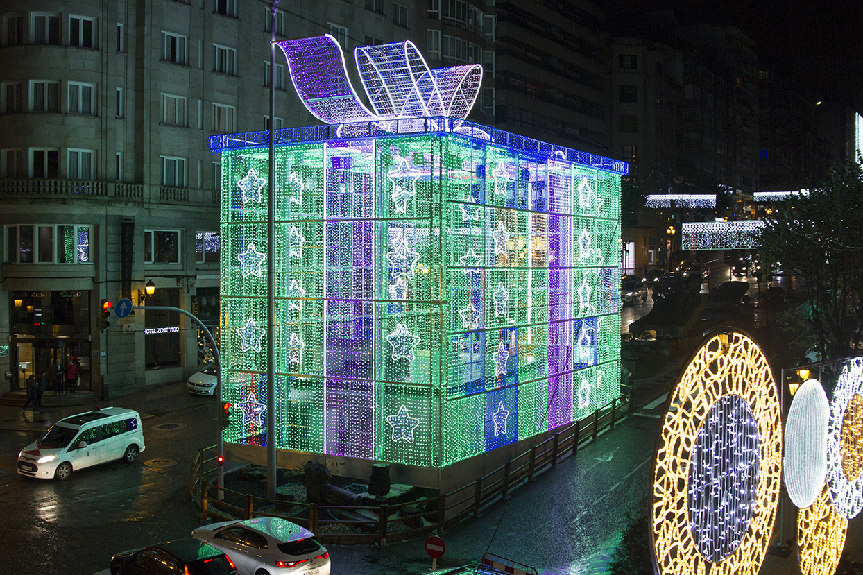 Large-scale decorative lighting projects for cities and cultural spaces 1 VI 2018 09