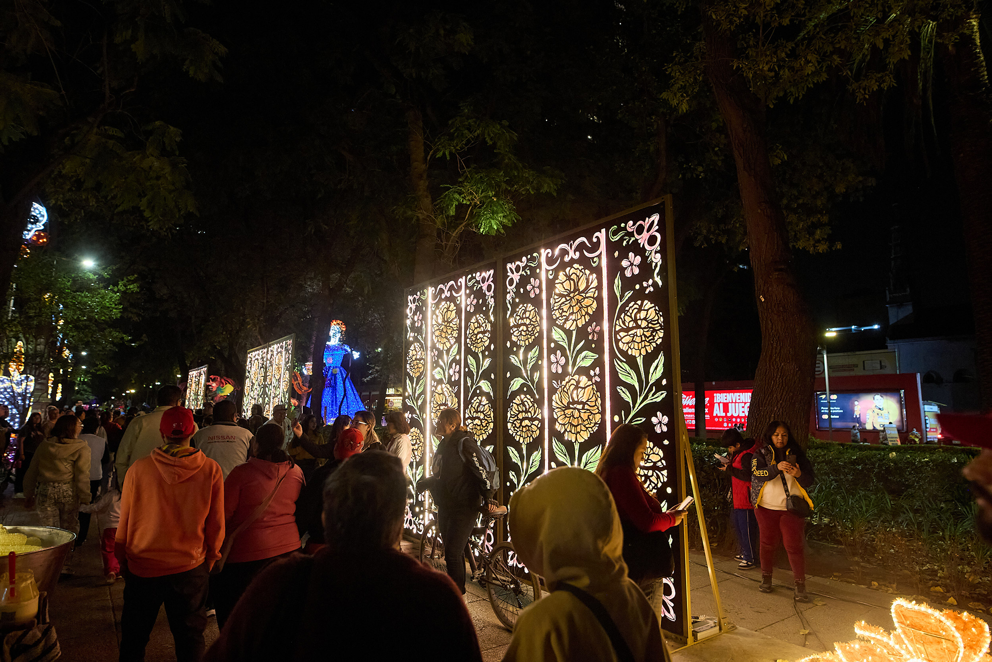 Éclairage décoratif d'automne pour les espaces : des idées pour créer des expériences uniques 3 iluminacion Reforma Mexico 118